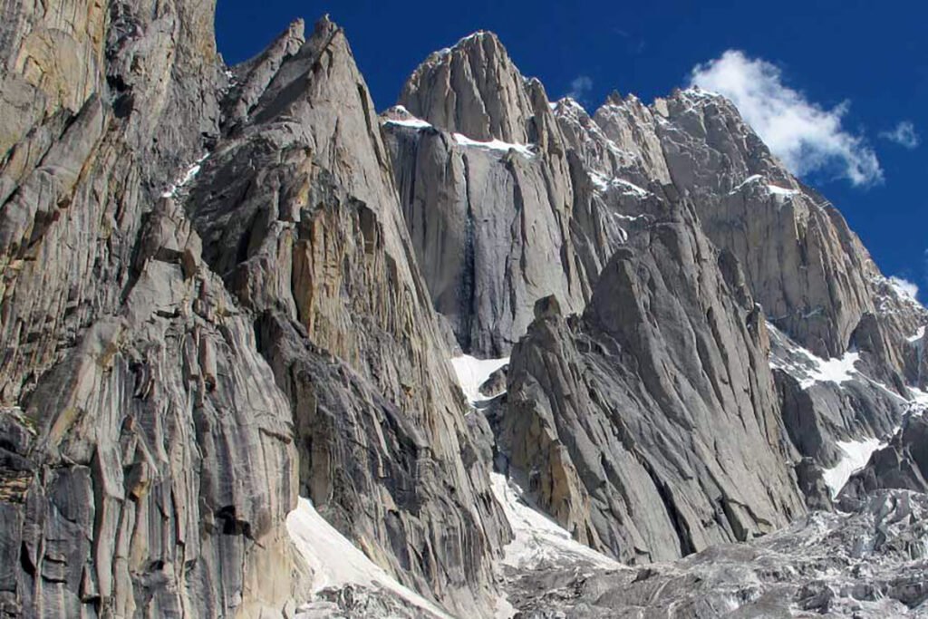 Rock-Climbing-in-Charakusa-Valley